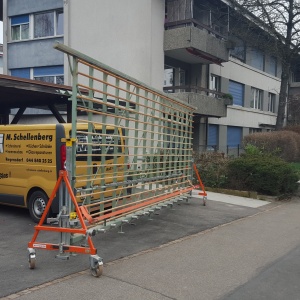 Aufgestelltes Gitter